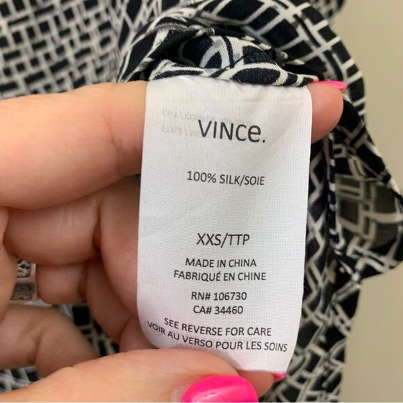 Vince Silk Geometric V-Neck Black/White Short Sleeve Top - Picture 3 of 5